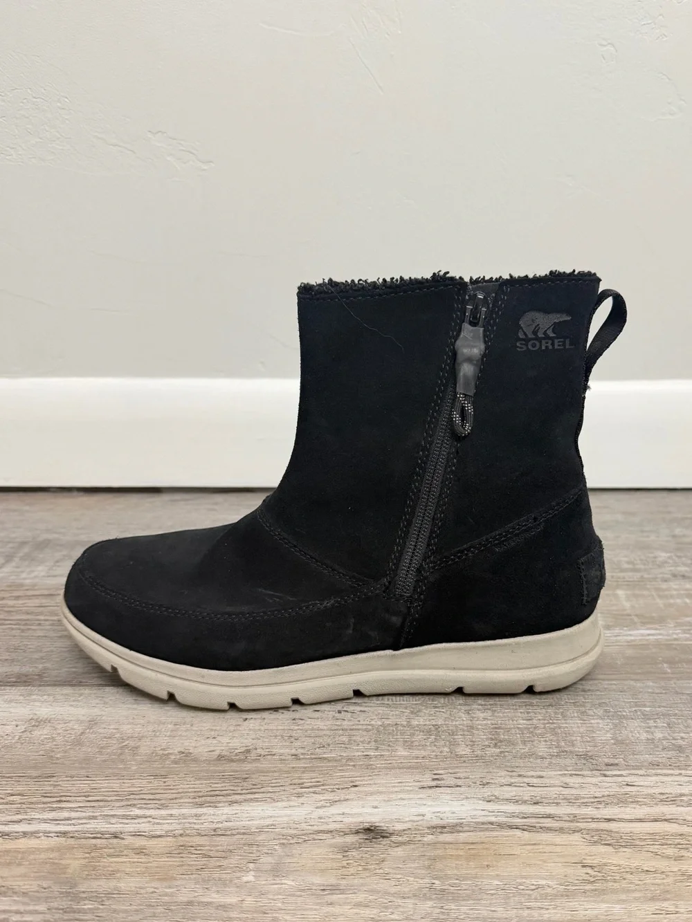 Sorel Explorer Zip Black Suede Women’s Boots, size 8